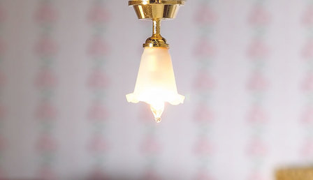 Hanglampje met schulprandje; verlichting; schaal 1op12; 1:12;poppenhuis verlichting aanleggen; poppenhuis verlichting aanleggen