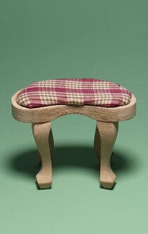 hobby en modelbouw; Voetenbankje van onbehandeld hout; poppenhuis; schaal 1 op 12; schaal 1:12; poppenhuismeubels; poppenhuismi
