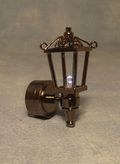 Zwarte buitenlamp (LED); verlichting; schaal 1op12; 1:12;poppenhuis verlichting aanleggen; poppenhuis verlichting aanleggen; po