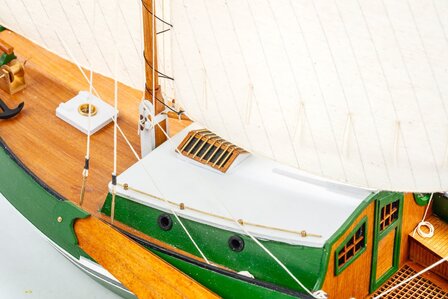 Zeeschouw 1:22;  modelbouw boot; BILLING BOATS;  Platbodemvisboot Nederlandse visserij-industrie Bootontwikkeling Rompstructuur