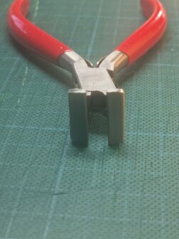 Precisie kniptang voor kunststof.