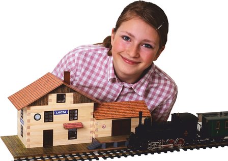 hobby en modelbouw; Treinstation; W36; Walachia; houten speelgoed, houten modelbouw, schaal 1:32; 1:32; modelbouw;