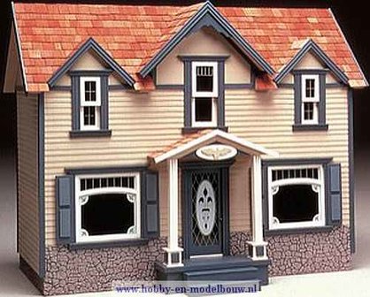 Newport Cape house, met veranda; ongeschilderd; gebouwde poppenhuizen, bouwpakketten van poppenhuizen of kinder poppenhuis; doe