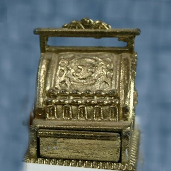 Antieke kassa; Poppenhuis inrichting; inrichting poppenhuis; poppenhuis meubels 1:12; poppenhuis miniaturen; 1:12; schaal 1 op 