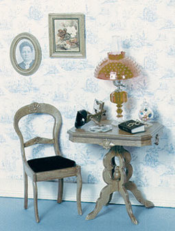 Victoriaanse tafel, stoel, 2 schilderijen en stereoscoop
