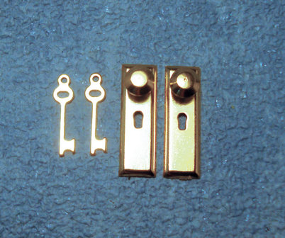 Geelkoperen deurknoppen met sleutels