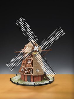 Hobby en modelbouw; Hollandse windmolen, schaal 1:30; houten modelbouw; amati; AMATI; hollandse molen model kit; schaal 1op30; 