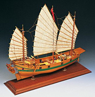 Hobby en modelbouw; Chinese Piraten Jonk; houten modelbouw; amati; AMATI; modelbouw boot; schaal 1op100; schaal 1:100; 