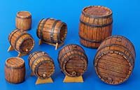 Set van 8 houten vaten