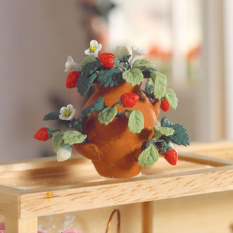 Aardbeienplant in pot; bloemen 1op12; planten 1op12;  poppenhuis planten; miniatuur bloemen;  poppenhuis bloemen;  miniatuur pl