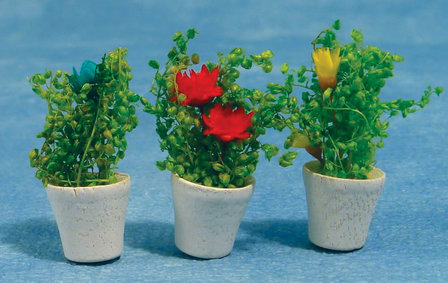 3 bloeiende planten in bloempot; poppenhuis miniaturen; schaal 1op12