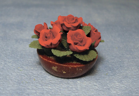 Schaal met bloeiende rozen; miniaturen poppenhuis; poppenhuizen; schaal 1op12