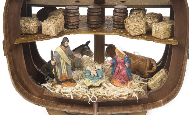 Kerststal in de romp van een schip