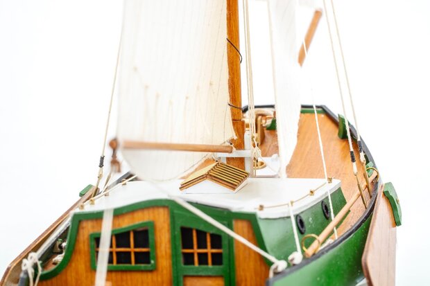 Zeeschouw 1:22;  modelbouw boot; BILLING BOATS;  Platbodemvisboot Nederlandse visserij-industrie Bootontwikkeling Rompstructuur