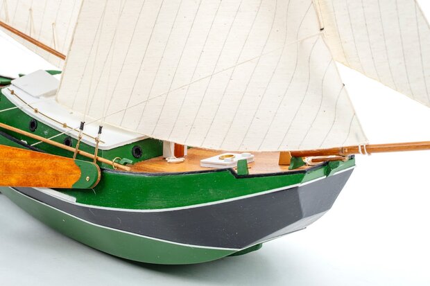 Zeeschouw 1:22;  modelbouw boot; BILLING BOATS;  Platbodemvisboot Nederlandse visserij-industrie Bootontwikkeling Rompstructuur