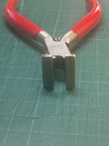 Precisie kniptang voor kunststof.