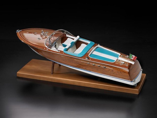 Riva Aquarama 1970; houten modelbouw; amati; AMATI; modelbouw boot; 