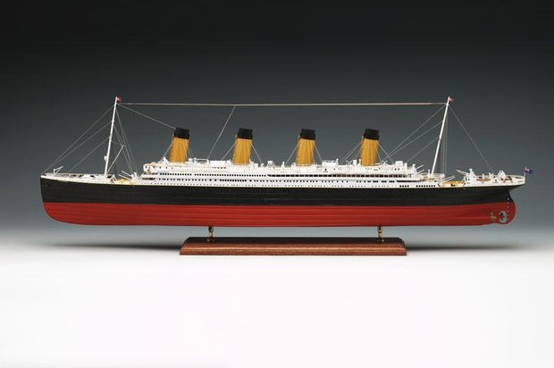 Aanklager Persoon belast met sportgame Senator RMS Titanic - www.hobby-en-modelbouw.nl