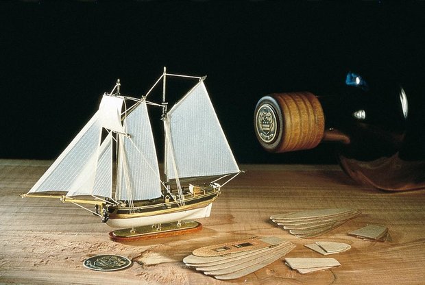 Hannah; schip in fles kopen; schip in fles bouwpakket; bootje in fles knutselen; zeilboot in fles; scheepje in fles; zeilschip 