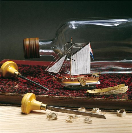  Yacht d'Oro; schip in fles kopen; schip in fles bouwpakket; bootje in fles knutselen; zeilboot in fles; scheepje in fle