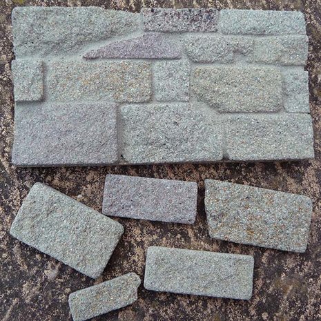 Rough Faced Stone, grijs