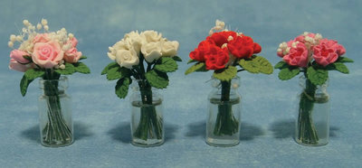 1 bos rozen (willekeurige kleur) in glazen vaas
