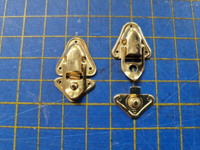 Vangslot, vermessingd 18 x 28 mm, gat 1 mm