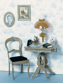 Victoriaanse tafel, stoel, 2 schilderijen en stereoscoop