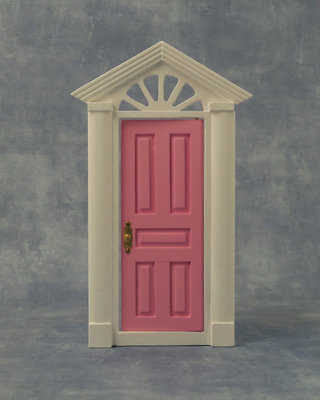 Roze/witte geverfde houten buitendeur met bovenlicht