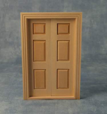 klassieke blank houten dubbele deur