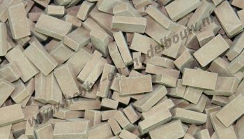 Middel terracotta steen 1:43/50. Afm.: 5,3 x 2,6 x 1,3 mm