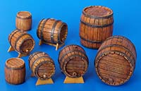 Set van 8 houten vaten