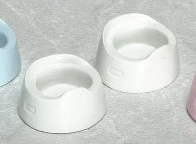 Plastic piespotjes in de kleur wit